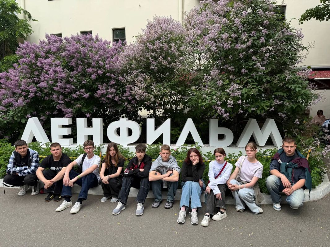 Отдел спорта и туризма администрации Ясиноватского МО по приглашению компании Defa Group организовал туристическую поездку для активистов местного отделения "ЮНАРМИИ" Ясиноватского муниципального округа в СанктПетербург и... Отдел спорта и туризма администрации Ясиноватского МО по приглашению компании Defa Group организовал туристическую поездку для активистов местного отделения "ЮНАРМИИ" Ясиноватского муниципального округа в СанктПетербург и...