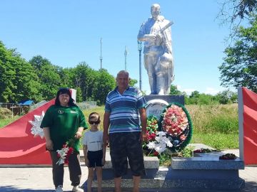 Докучаевское отделение КСВО ДНР почтило память героев Великой Отечественной войны