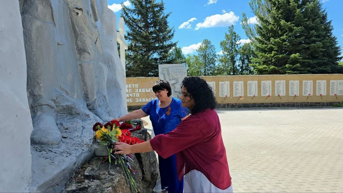 Память, что не угасает:Докучаевск склоняет головы в День памяти и скорби Память, что не угасает:Докучаевск склоняет головы в День памяти и скорби