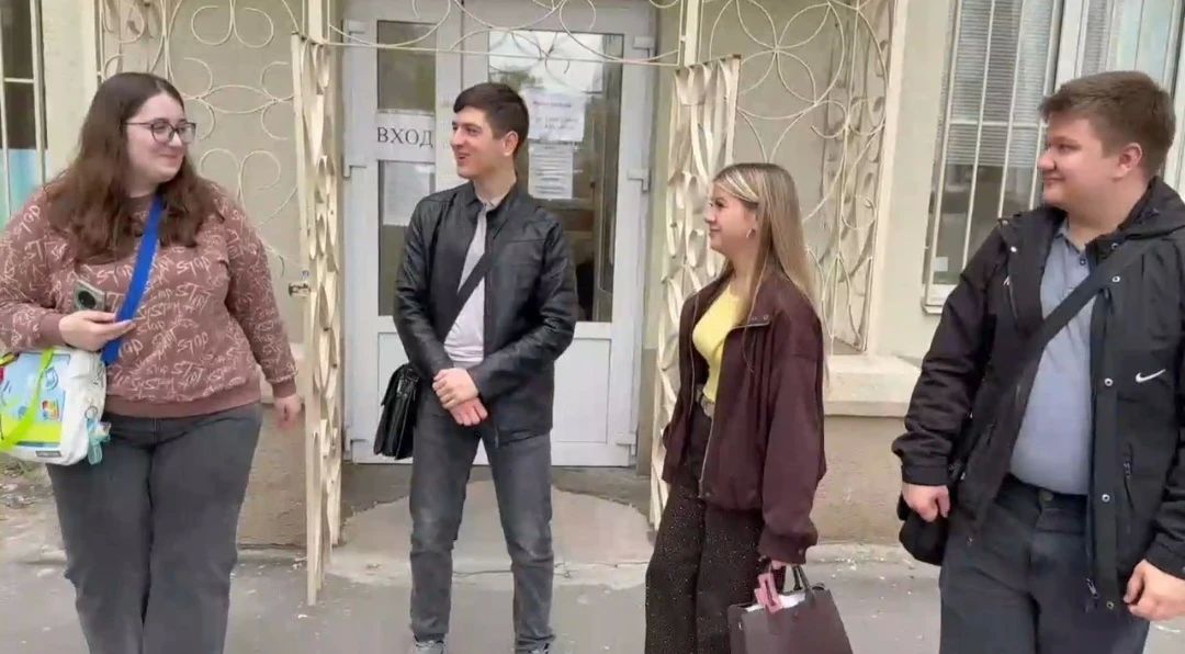 Специалисты отдела по работе с семьей с детьми Филиала № 18 Республиканского центра по предоставлению мер социальной поддержки Жовтневого и Приморского внутригородских районов Мариуполя много лет сотрудничают со студентами... Специалисты отдела по работе с семьей с детьми Филиала № 18 Республиканского центра по предоставлению мер социальной поддержки Жовтневого и Приморского внутригородских районов Мариуполя много лет сотрудничают со студентами...