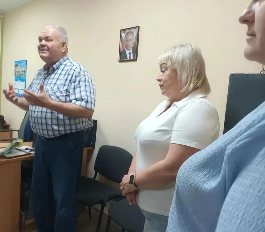 Председатель Амвросиевского муниципального совета Александр Шульга провел встречу с коллективом Клиентской службы в Амвросиевском районе Отделения Фонда пенсионного и социального страхования РФ