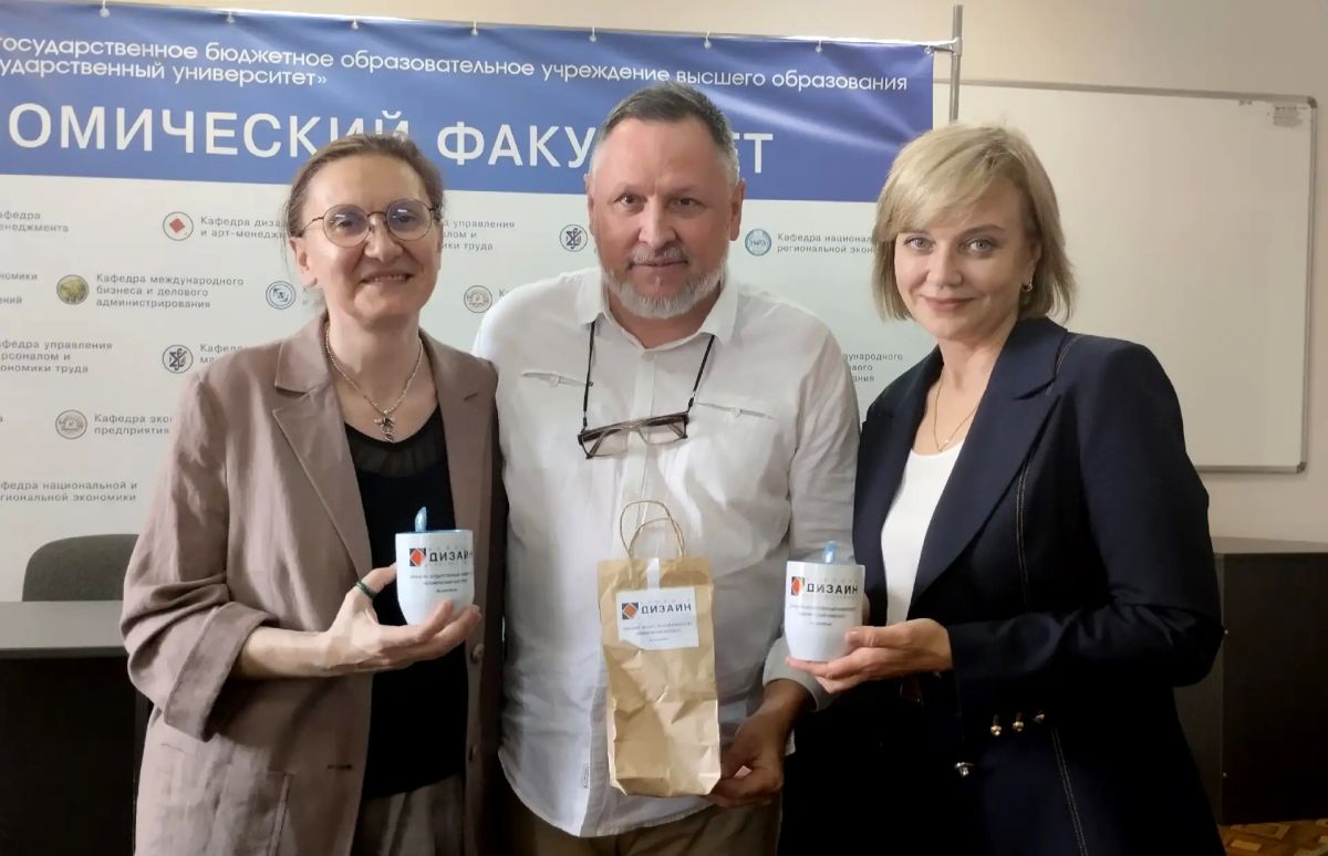 Советник Главы Елена Никитина вручила благодарности преподавателям и студентам кафедры дизайна и артменеджмента Советник Главы Елена Никитина вручила благодарности преподавателям и студентам кафедры дизайна и артменеджмента