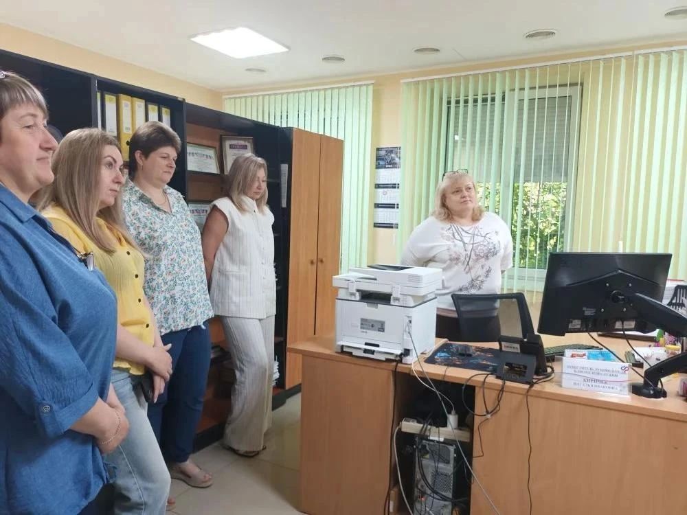 Председатель Амвросиевского муниципального совета Александр Шульга провел встречу с коллективом Клиентской службы в Амвросиевском районе Отделения Фонда пенсионного и социального страхования РФ Председатель Амвросиевского муниципального совета Александр Шульга провел встречу с коллективом Клиентской службы в Амвросиевском районе Отделения Фонда пенсионного и социального страхования РФ