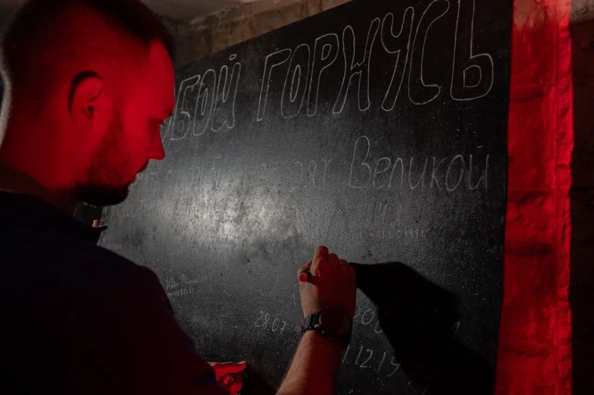 С фронтовыми песнями и архивными фото: молодежь почтила память погибших в Великой Отечественной войне С фронтовыми песнями и архивными фото: молодежь почтила память погибших в Великой Отечественной войне