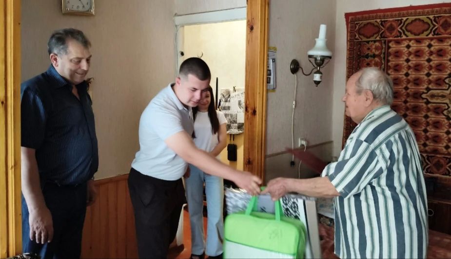 Поздравление с 90-летием Павленко Петра Епифановича, жителя пгт Донское Поздравление с 90-летием Павленко Петра Епифановича, жителя пгт Донское