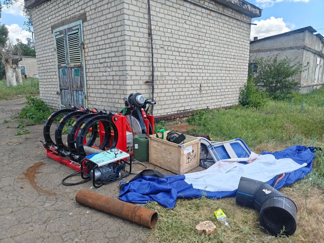 В городском округе Снежное в рамках специального инфраструктурного проекта ведутся работы по замене водовода диаметром 630 мм на улице Советская, в районе ЦНС «Софьино-Бродская» В городском округе Снежное в рамках специального инфраструктурного проекта ведутся работы по замене водовода диаметром 630 мм на улице Советская, в районе ЦНС «Софьино-Бродская»