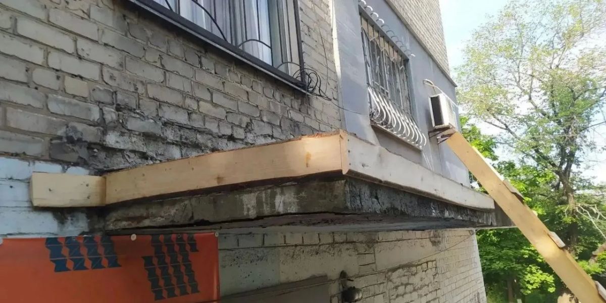 Хабаровский край завершил еще одну стадию капремонта дома на улице Ленина в Дебальцево Хабаровский край завершил еще одну стадию капремонта дома на улице Ленина в Дебальцево