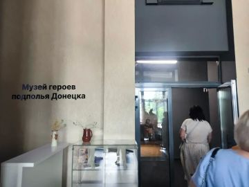 «240 сердец в память о подвиге»: в донецком музее почтили героев
