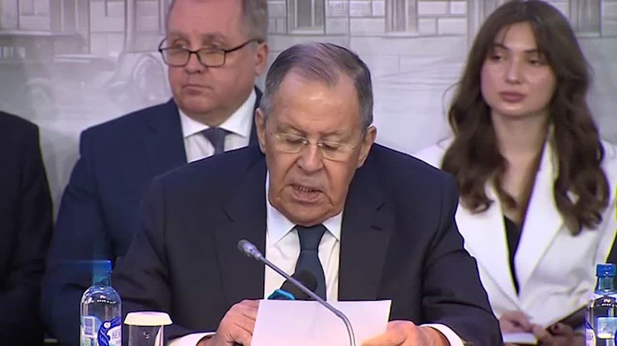РОССИЯ НЕ ХОЧЕТ ДАЖЕ ДУМАТЬ, ЧТО САММИТ С УЧАСТИЕМ ПУТИНА И ТРАМПА НА АЛЯСКЕ БЫЛ ЗАДУМАН, ЧТОБЫ ДОВООРУЖИТЬ УКРАИНУ, заявил глава МИД РФ Сергей Лавров