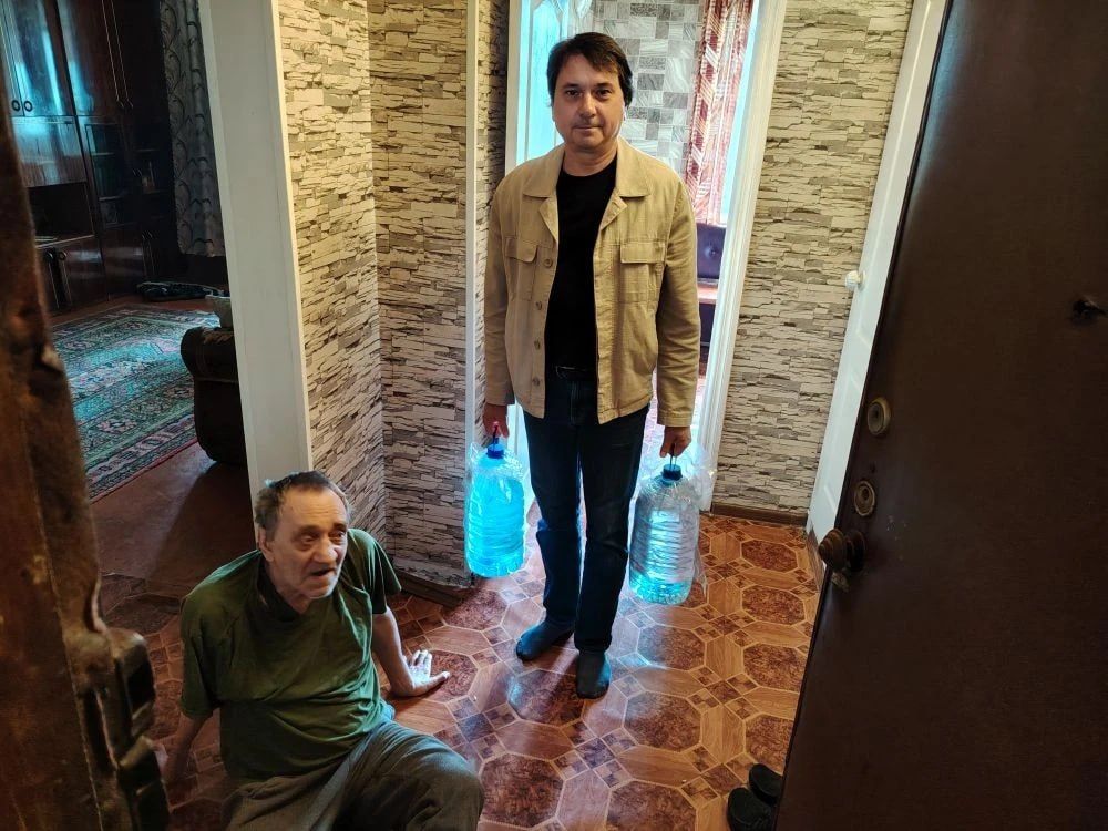 Роман Конев: 23 июня 2026 года депутаты Горловского городского совета от «Единой России» — Светлана Евсеенко, Светлана Кочетова, Дмитрий Корона, Даниил Карабаев, Андрей Костюк и Игорь Толкачёв посетили места подвоза воды и... Роман Конев: 23 июня 2026 года депутаты Горловского городского совета от «Единой России» — Светлана Евсеенко, Светлана Кочетова, Дмитрий Корона, Даниил Карабаев, Андрей Костюк и Игорь Толкачёв посетили места подвоза воды и...
