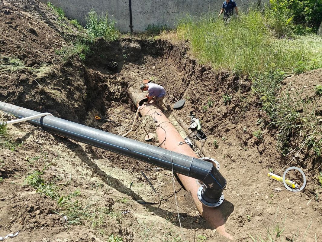 В городском округе Снежное в рамках специального инфраструктурного проекта ведутся работы по замене водовода диаметром 630 мм на улице Советская, в районе ЦНС «Софьино-Бродская» В городском округе Снежное в рамках специального инфраструктурного проекта ведутся работы по замене водовода диаметром 630 мм на улице Советская, в районе ЦНС «Софьино-Бродская»