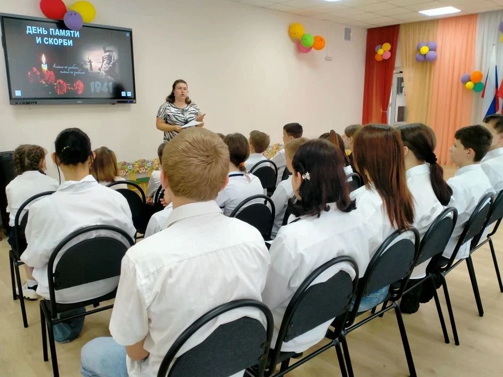 В Шахтерске прошла тематическая программа «День скорби и памяти» В Шахтерске прошла тематическая программа «День скорби и памяти»