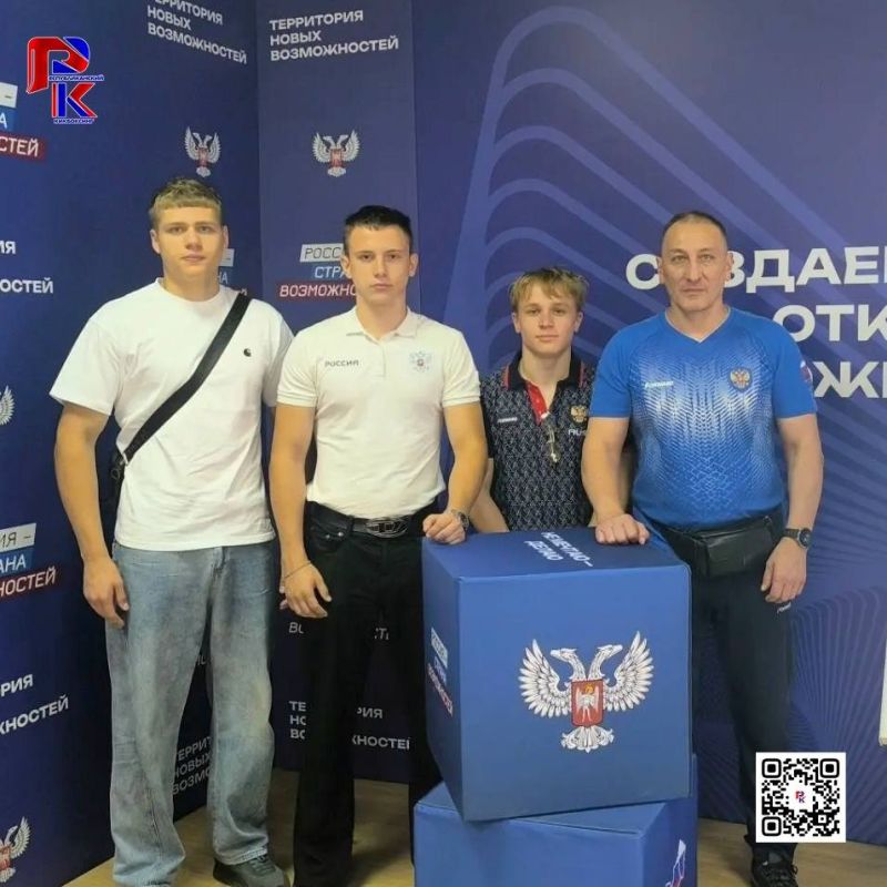 23 июня 2026 года тренер-преподаватель ГБУ ДО ДНР СШ ПО ВИДАМ ЕДИНОБОРСТВ Сергей Иванович Перевязко вместе с ведущими спортсменами школы — мастерами спорта Денисом Терешко, Романом Паневским и Ренатом Крамаренко — принял...