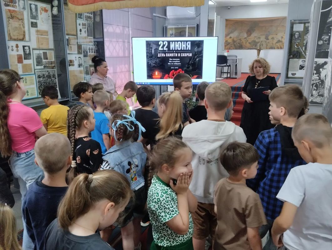 Сотрудники музея Снежного провели ряд патриотических мероприятий ко Дню памяти и скорби