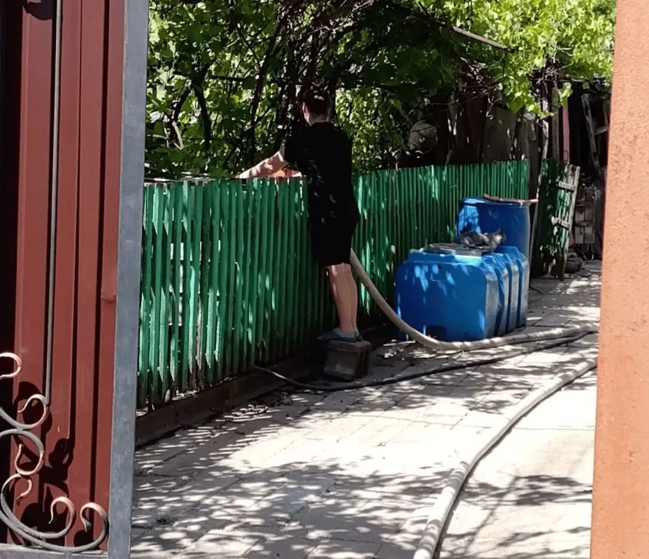 22 июня, в Кировском внутригородском районе при поддержке региона-шефа Московская область произведен подвоз воды в жилом массиве «Путь Ильича» для жителей улиц Кальмана, Тихая, Алексеева, Матросова 22 июня, в Кировском внутригородском районе при поддержке региона-шефа Московская область произведен подвоз воды в жилом массиве «Путь Ильича» для жителей улиц Кальмана, Тихая, Алексеева, Матросова
