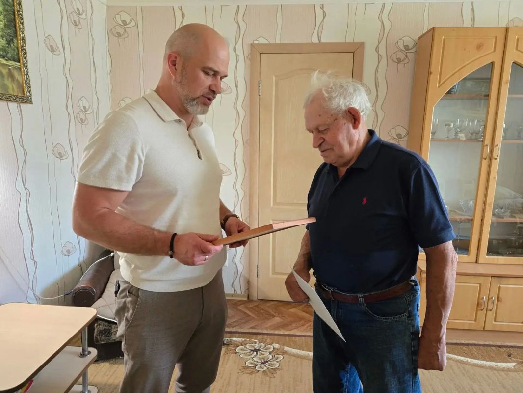 Глава округа поздравил долгожителя с Днем рождения