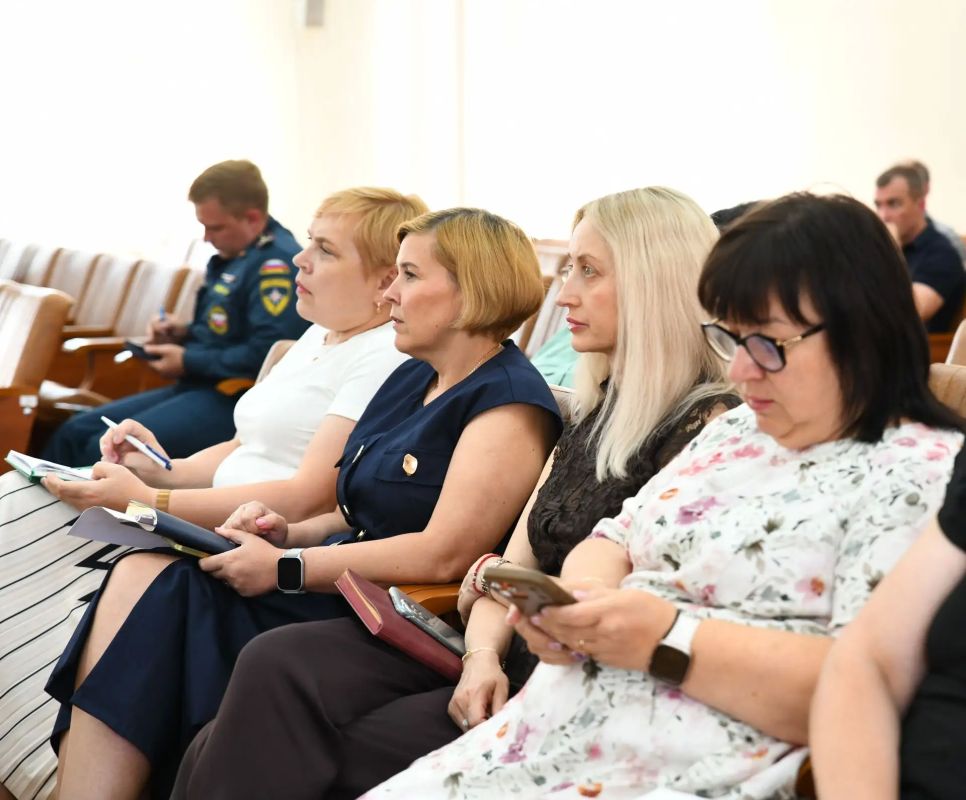 Провела очередное аппаратное совещание Провела очередное аппаратное совещание