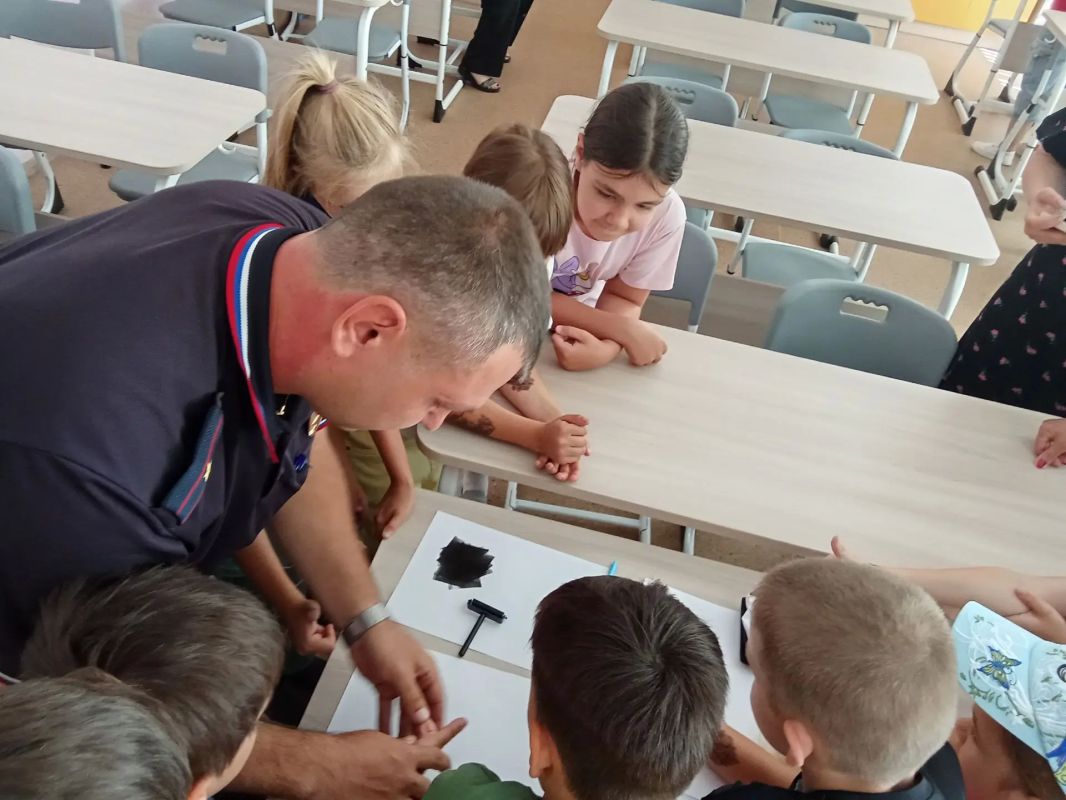 В Мангуше провели мероприятие «Один день с полицией» В Мангуше провели мероприятие «Один день с полицией»