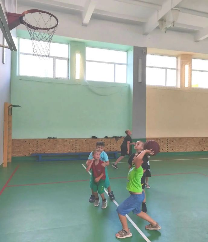В Снежном продолжается реализация проекта «Спортивный Донбасс», инициированного партией «Единая Россия» В Снежном продолжается реализация проекта «Спортивный Донбасс», инициированного партией «Единая Россия»