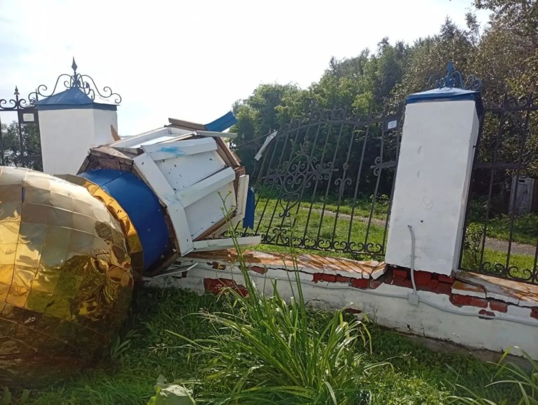 Храм остался без купола после урагана в Челябинской области Храм остался без купола после урагана в Челябинской области