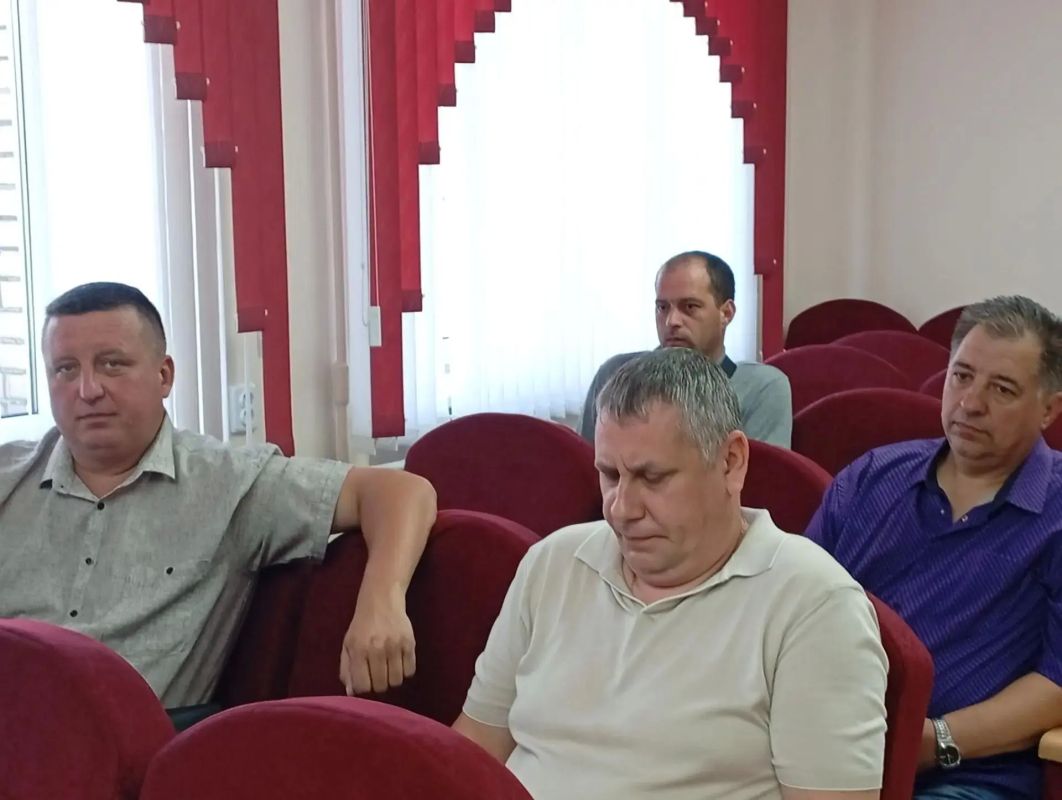 Сегодня начальник управления жилищно-коммунального хозяйства и благоустройства администрации округа Татьяна Коляденко провела очередное заседание штаба по подготовке жилого фонда, социальных объектов и инфраструктуры... Сегодня начальник управления жилищно-коммунального хозяйства и благоустройства администрации округа Татьяна Коляденко провела очередное заседание штаба по подготовке жилого фонда, социальных объектов и инфраструктуры...