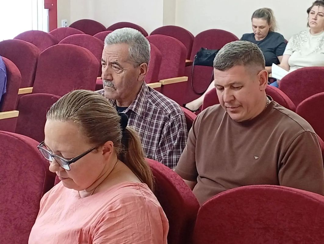 Сегодня начальник управления жилищно-коммунального хозяйства и благоустройства администрации округа Татьяна Коляденко провела очередное заседание штаба по подготовке жилого фонда, социальных объектов и инфраструктуры... Сегодня начальник управления жилищно-коммунального хозяйства и благоустройства администрации округа Татьяна Коляденко провела очередное заседание штаба по подготовке жилого фонда, социальных объектов и инфраструктуры...