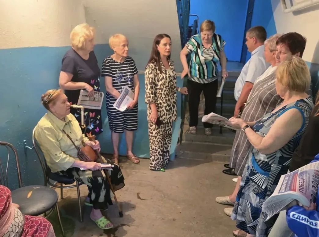 Продолжаются сходы с жителями Ленинского района города Донецка Продолжаются сходы с жителями Ленинского района города Донецка
