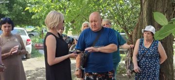 Денис Зубов: СХОД ГРАЖДАН. 24 июня в Иловайске состоялась встреча жителей с временно исполняющим полномочия главы муниципального образования городской округ Иловайск Александром Васильевичем Кузнецовым