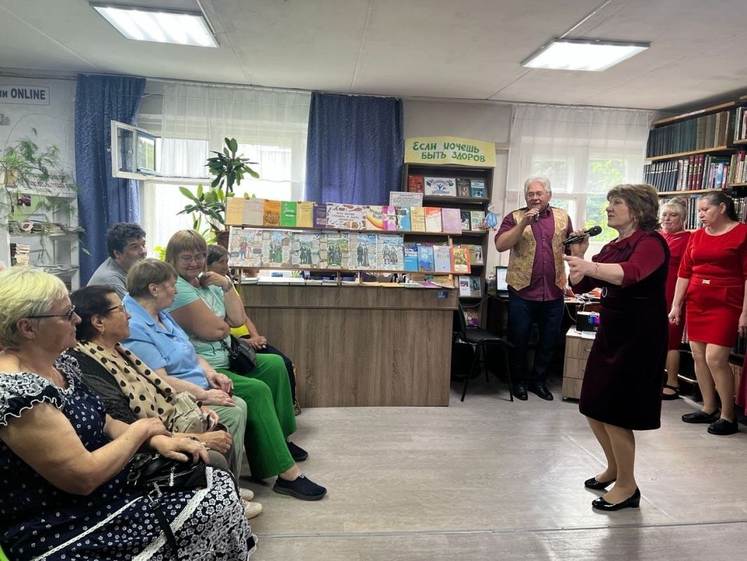 В клубе «Девчата» — пространстве, где матери, жёны и вдовы участников ополчения и СВО находят поддержку и душевное тепло, — прошла очередная встреча при поддержке Совета женщин Шахтёрска В клубе «Девчата» — пространстве, где матери, жёны и вдовы участников ополчения и СВО находят поддержку и душевное тепло, — прошла очередная встреча при поддержке Совета женщин Шахтёрска