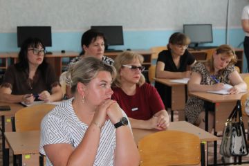 Сотрудники филиала ГКУ СЗН г.Горловка Донецкой Народной Республики встретились с представителями предприятий сферы торговли, услуг и АПК
