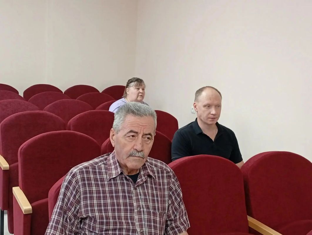 Сегодня начальник управления жилищно-коммунального хозяйства и благоустройства администрации округа Татьяна Коляденко провела очередное заседание штаба по подготовке жилого фонда, социальных объектов и инфраструктуры... Сегодня начальник управления жилищно-коммунального хозяйства и благоустройства администрации округа Татьяна Коляденко провела очередное заседание штаба по подготовке жилого фонда, социальных объектов и инфраструктуры...
