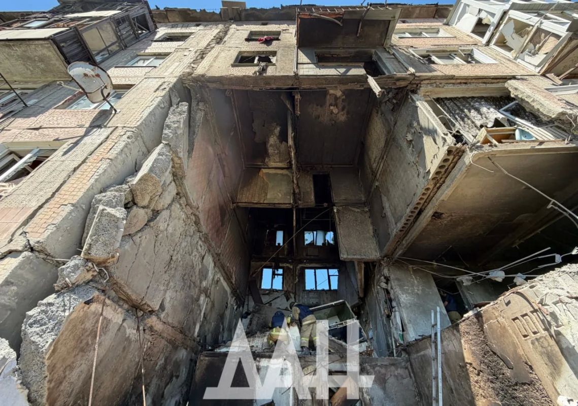 Многоквартирный дом обрушился в Горловке из-за атаки БПЛА, погибли 3 человека Многоквартирный дом обрушился в Горловке из-за атаки БПЛА, погибли 3 человека