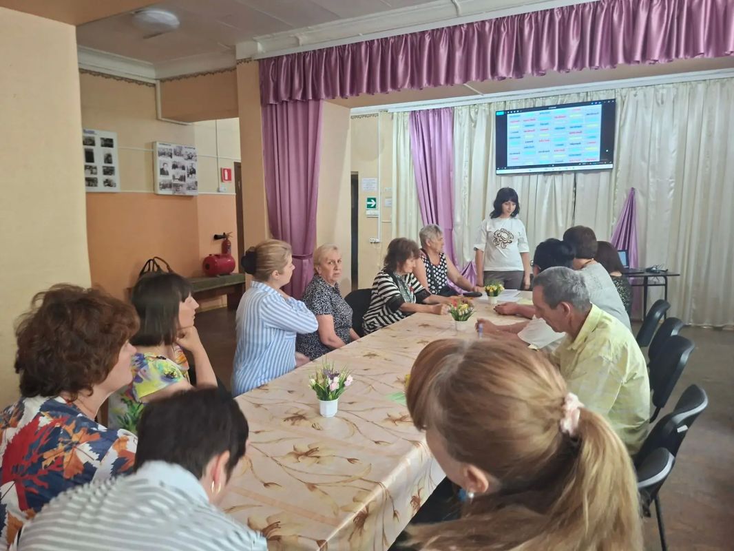 24 июня, по поручению Главы ДНР Дениса Пушилина, заместитель руководителя Управы Кировского внутригородского района Администрации городского округа Макеевка Донецкой Народной Республики Ирина Воронина провела встречу с... 24 июня, по поручению Главы ДНР Дениса Пушилина, заместитель руководителя Управы Кировского внутригородского района Администрации городского округа Макеевка Донецкой Народной Республики Ирина Воронина провела встречу с...
