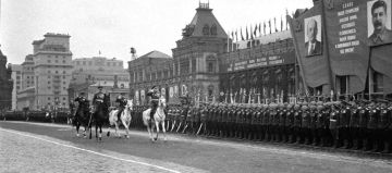 24 июня 1945 года Красная площадь в Москве стала местом величайшего события в истории страны — Первого Парада Победы