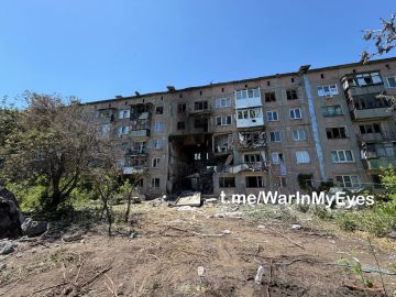 Последствия прилета ударного БПЛА в 5-ти этажный жилой дом в Калининском районе Горловки