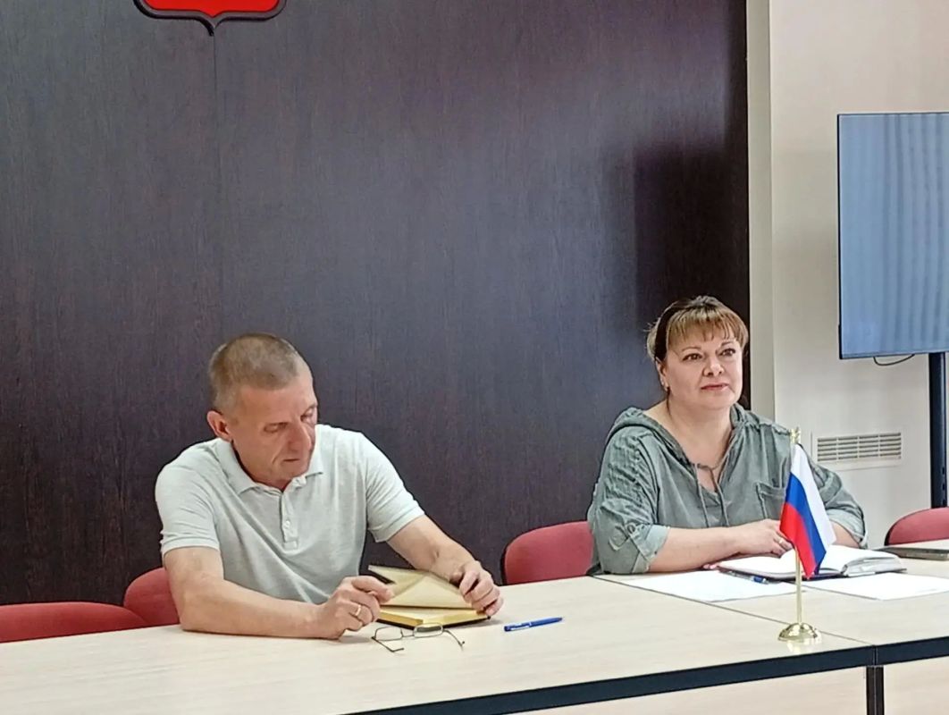 Сегодня начальник управления жилищно-коммунального хозяйства и благоустройства администрации округа Татьяна Коляденко провела очередное заседание штаба по подготовке жилого фонда, социальных объектов и инфраструктуры... Сегодня начальник управления жилищно-коммунального хозяйства и благоустройства администрации округа Татьяна Коляденко провела очередное заседание штаба по подготовке жилого фонда, социальных объектов и инфраструктуры...