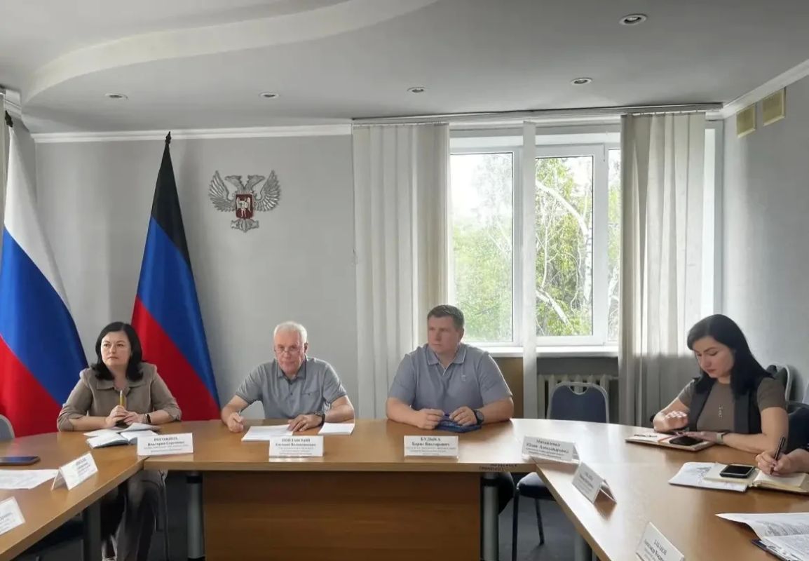 Евгений Поплавский: Провел еженедельное аппаратное совещание с руководителями ведомств и представителями силовых структур