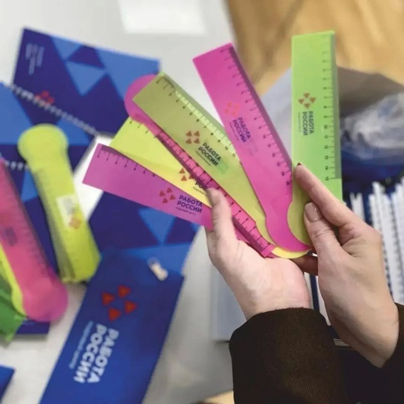 Смоляне передали фирменную сувенирную продукцию в Мангуш Смоляне передали фирменную сувенирную продукцию в Мангуш