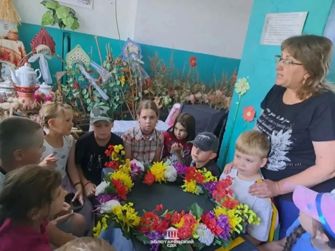 Сегодня в филиале «Золотаревский СДК» прошли уютные посиделки «Венок дружбы» Сегодня в филиале «Золотаревский СДК» прошли уютные посиделки «Венок дружбы»