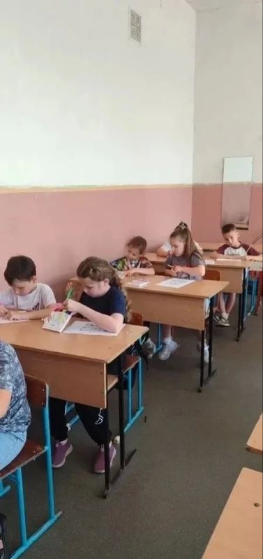 Всероссийская акция «Дарю тепло» прошла в школе № 2 Амвросиевки Всероссийская акция «Дарю тепло» прошла в школе № 2 Амвросиевки