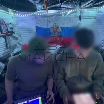 Два майора: Операторы БПЛА штурмового отряда 33-го гвардейского мотострелкового полка с Добропольского направления подготовили для читателей канала небольшой обзор наземного роботизированного тактического комплекса «Курьер»