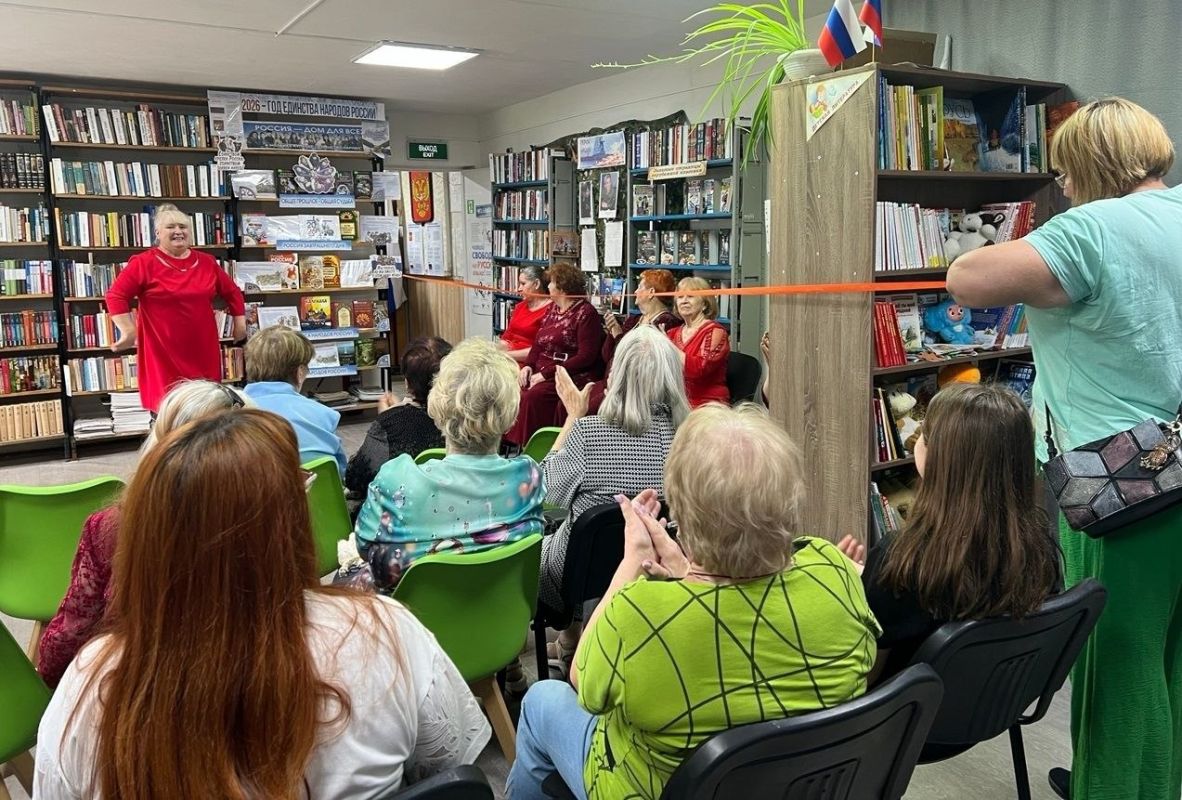 В клубе «Девчата» — пространстве, где матери, жёны и вдовы участников ополчения и СВО находят поддержку и душевное тепло, — прошла очередная встреча при поддержке Совета женщин Шахтёрска В клубе «Девчата» — пространстве, где матери, жёны и вдовы участников ополчения и СВО находят поддержку и душевное тепло, — прошла очередная встреча при поддержке Совета женщин Шахтёрска