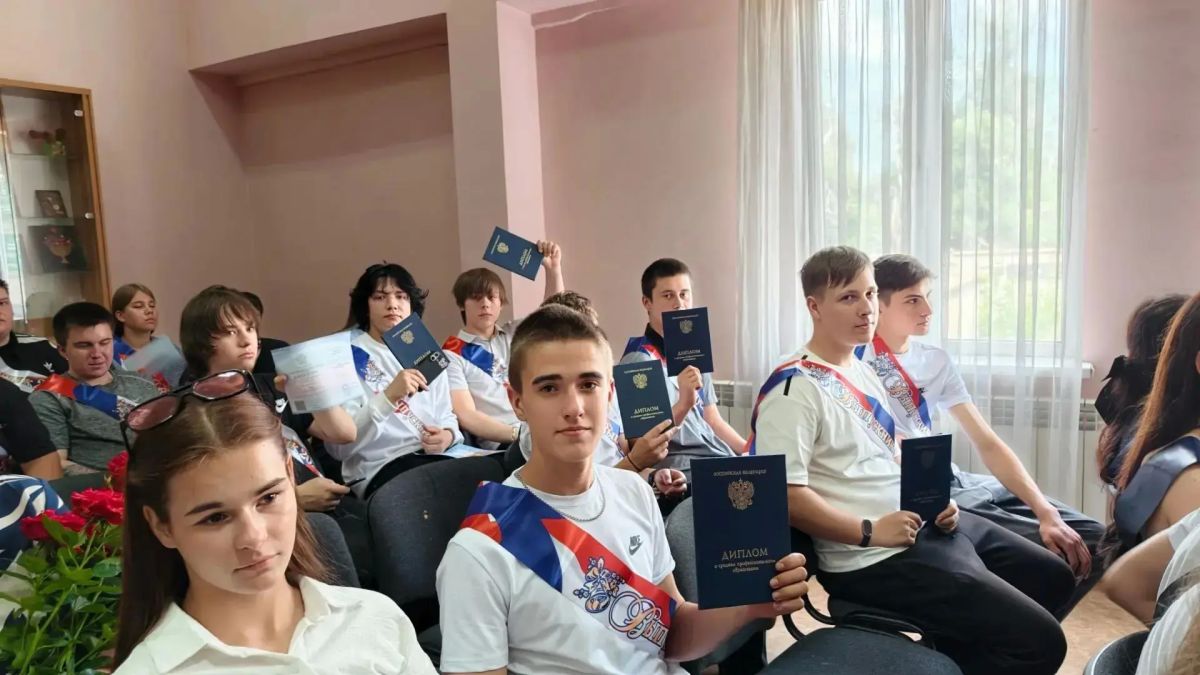 ЖДЕМ В НАШЕЙ КОМАНДЕ: ФИЛИАЛ «ЕНАКИЕВОТЕПЛОСЕТЬ» ПОЗДРАВИЛ ВЫПУСКНИКОВ ТЕХНИКУМА!