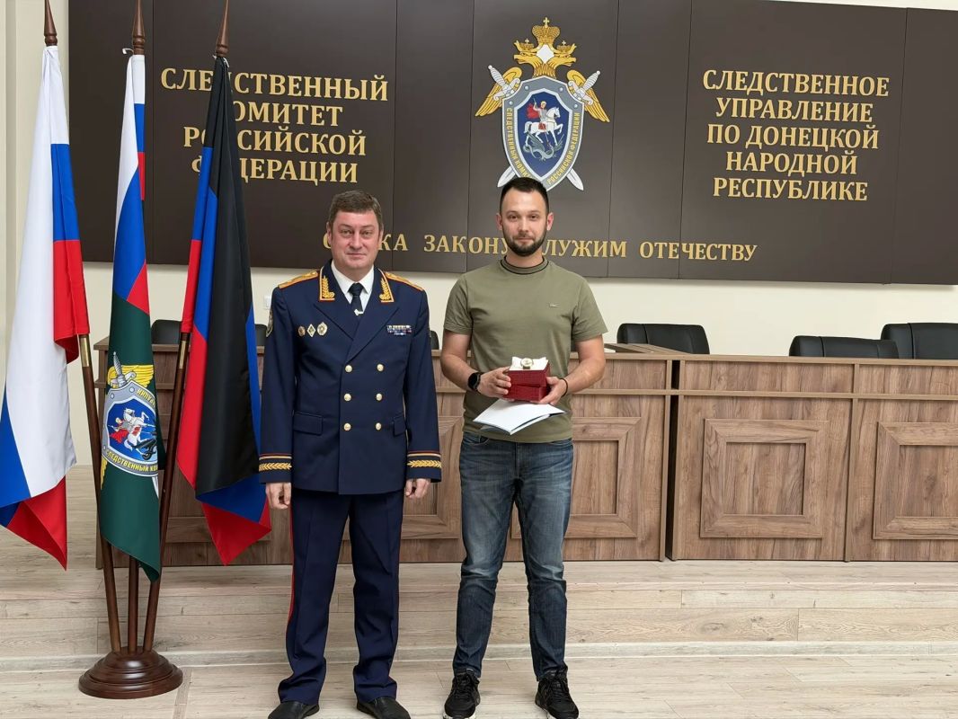 Руководитель СУ СК по ДНР наградил активистов молодежных организаций и победителей олимпиады «Мой выбор – следствие» Руководитель СУ СК по ДНР наградил активистов молодежных организаций и победителей олимпиады «Мой выбор – следствие»