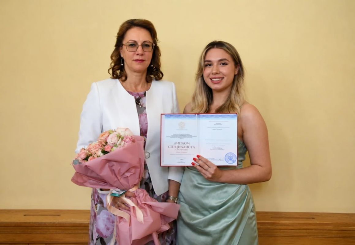 Сегодня в Донецком государственном медицинском университете им. Горького прошло торжественное вручение дипломов выпускникам вуза Сегодня в Донецком государственном медицинском университете им. Горького прошло торжественное вручение дипломов выпускникам вуза