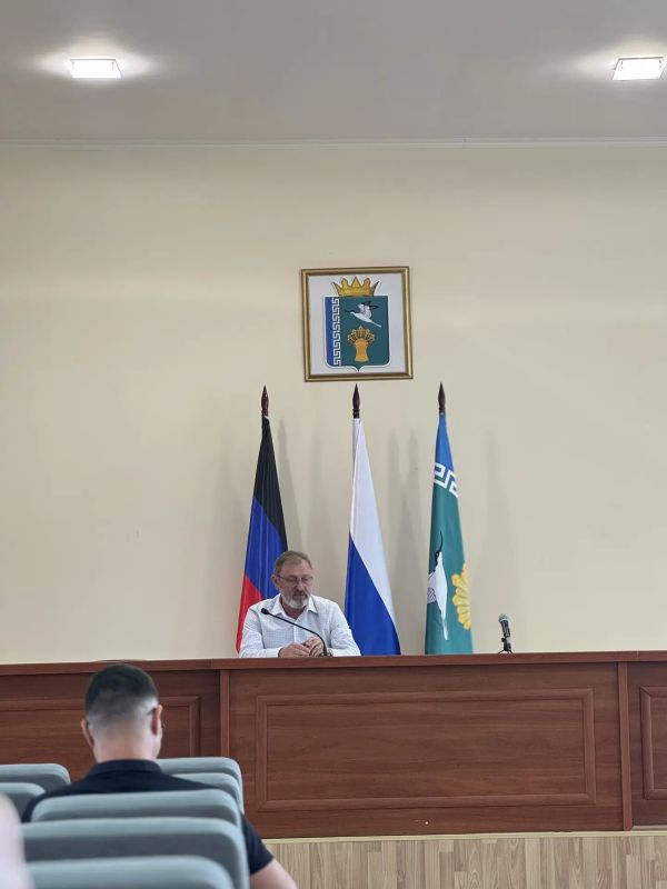 Провел расширенное рабочее совещание Провел расширенное рабочее совещание
