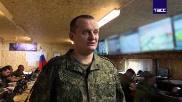 Украинские пехотинцы в Красном Лимане сидят по подвалам и не перемещаются открыто, сообщил командир 37-го мотострелкового полка 25-й общевойсковой армии группировки войск "Запад" с позывным Узор
