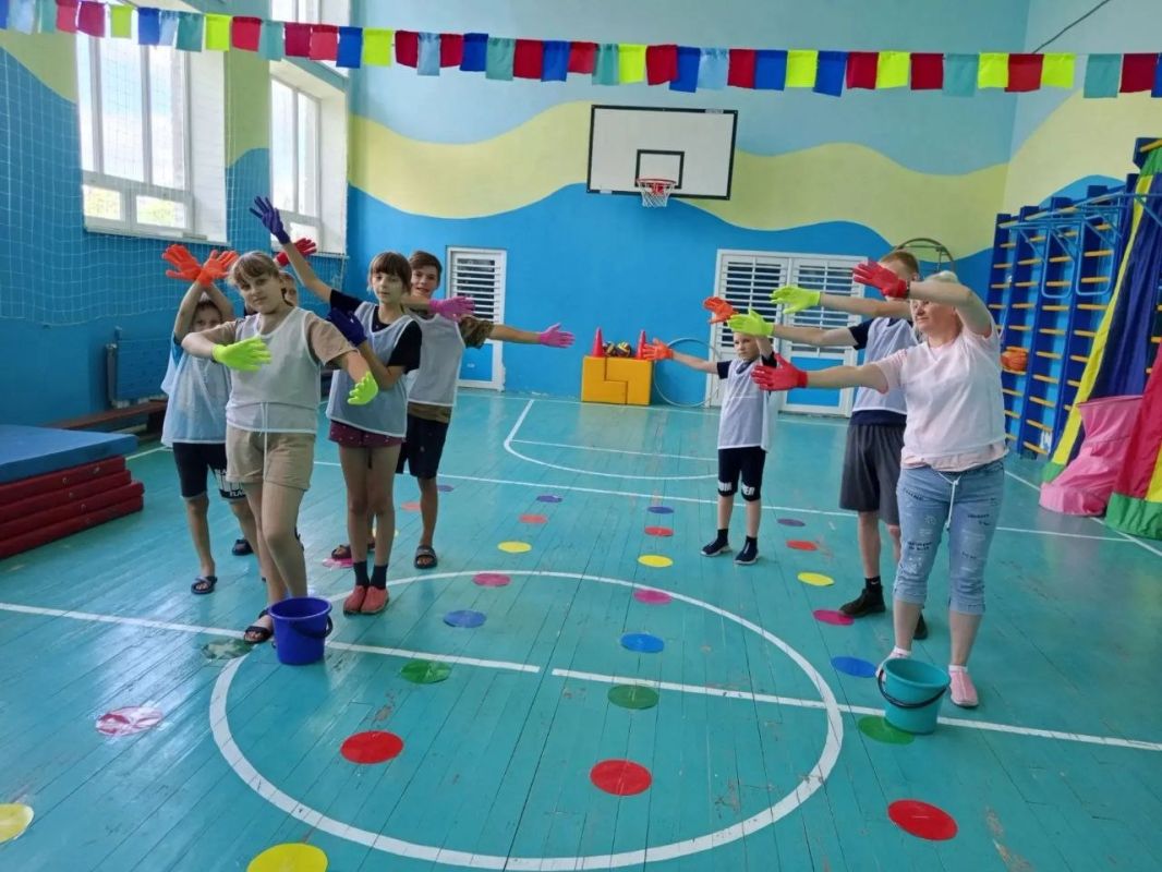 Сегодня в Светлодарском Дворце культуры в посёлка Новолуганское состоялась школьная олимпиада Сегодня в Светлодарском Дворце культуры в посёлка Новолуганское состоялась школьная олимпиада
