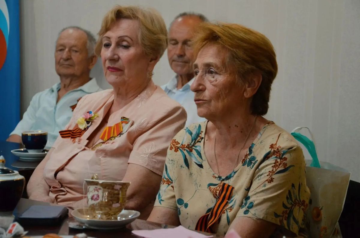 Сегодня, 1 июля, в День ветеранов боевых действий, в городском округе Торез состоялось душевное чаепитие, ставшее знаком благодарности и уважения к тем, кто защищал Родину Сегодня, 1 июля, в День ветеранов боевых действий, в городском округе Торез состоялось душевное чаепитие, ставшее знаком благодарности и уважения к тем, кто защищал Родину