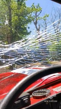 Пожарный автомобиль МЧС России атаковал беспилотник в поселке Новый Свет в ДНР